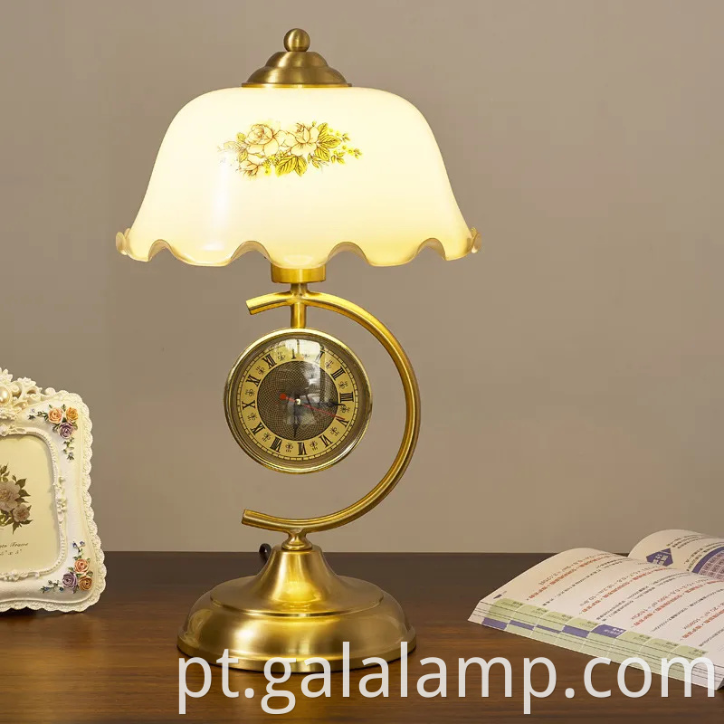 Retrô elegante sala de estudo europeia exibir iluminação de iluminação de flor lâmpada de mesa de mesa de metal de metal